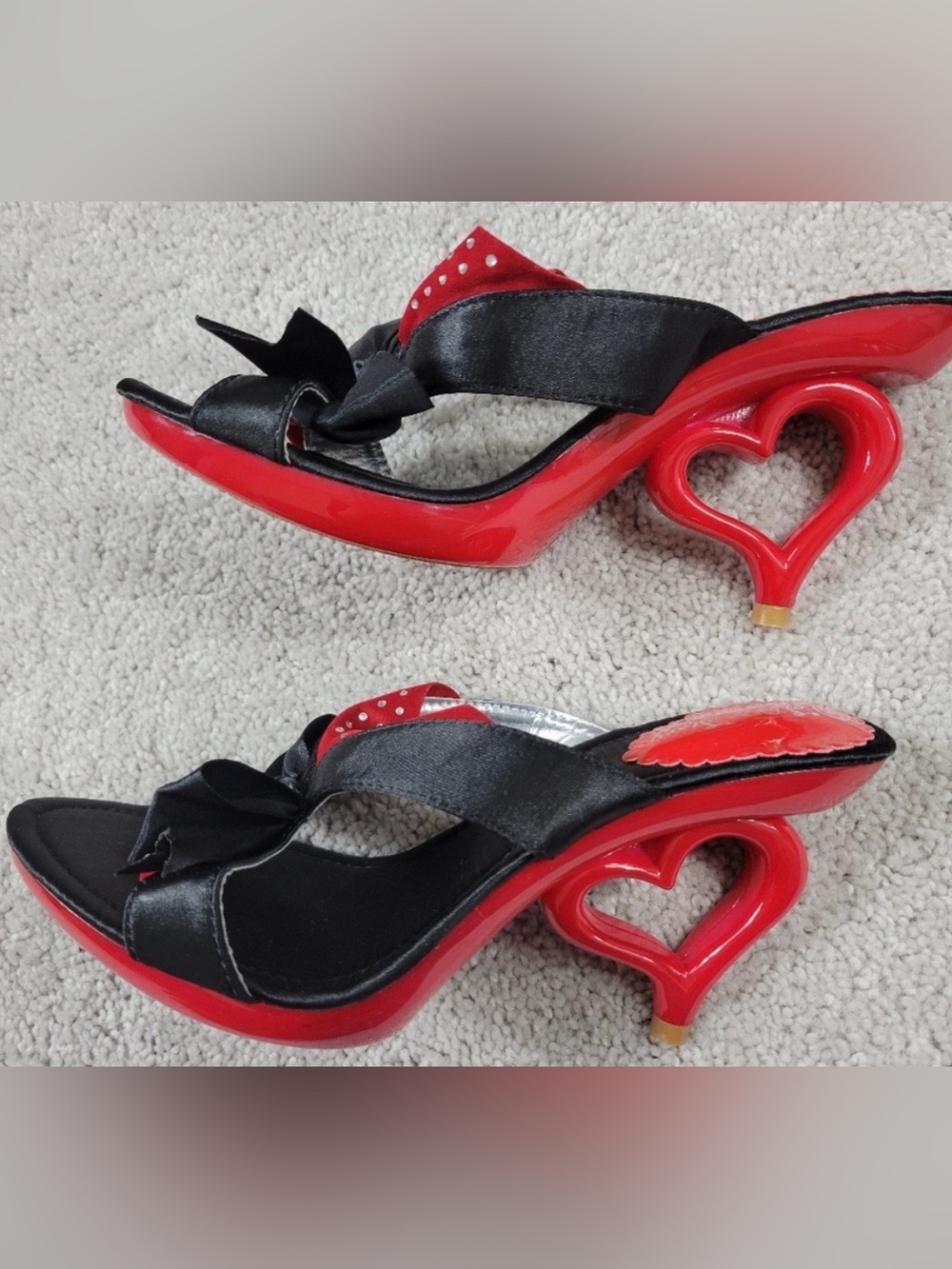 ❤️🖤Red/Black heart heels🖤❤️